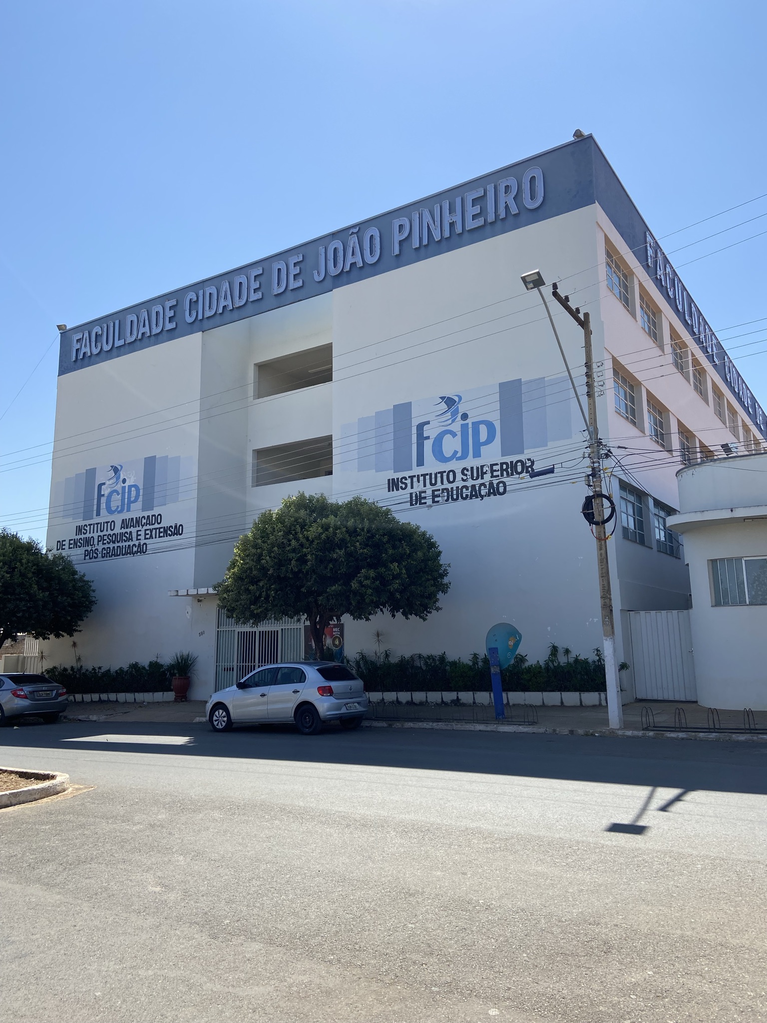 Faculdade de Direito da UFMG - Centro - Av. João Pinheiro, 100